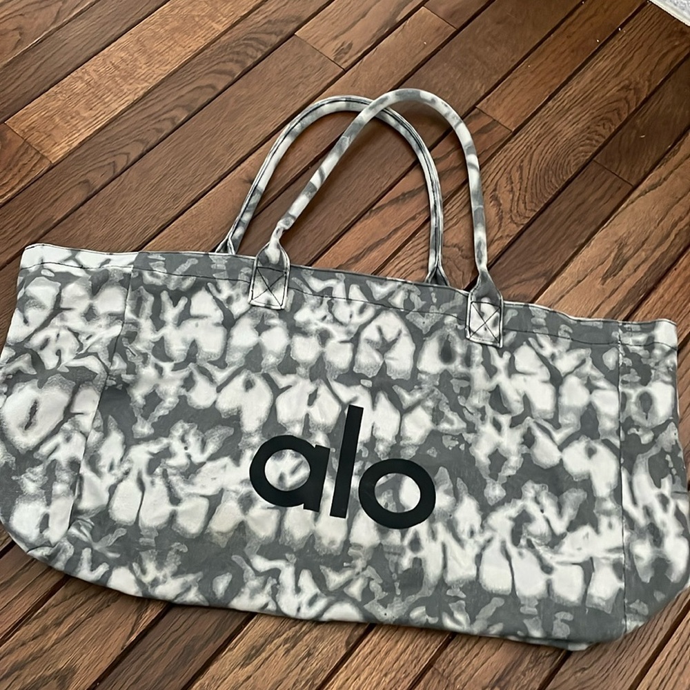Alo tote bag